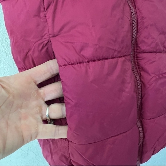 Old Navy Burgundy Sleeveless Puffer Vest, Zip Front, 2 Pockets, M (8) - Picture 12 of 12